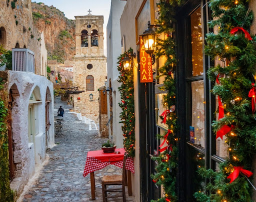 ΤΡΙΗΜΕΡΗ ΕΚΔΡΟΜΗ ΧΡΙΣΤΟΥΓΕΝΝΩΝ. ΤΕΤΑΡΤΗ 24/12 έως ΠΑΡΑΣΚΕΥΗ 26/12/2025