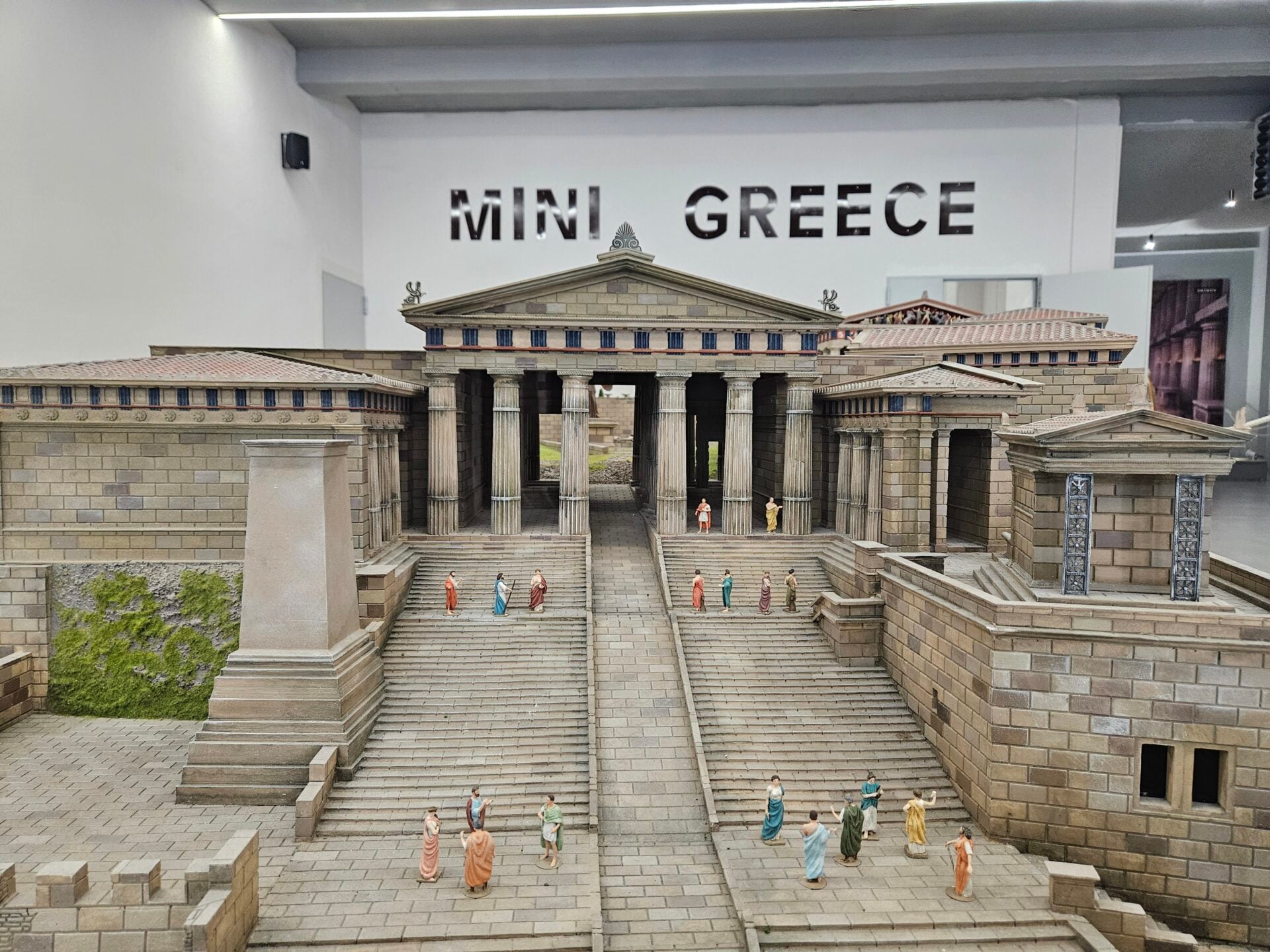 &Epsilon;&Pi;&Iota;&Sigma;&Kappa;&Epsilon;&Psi;&Eta; &Sigma;&Tau;&Omicron; &Mu;&Omicron;&Upsilon;&Sigma;&Epsilon;&Iota;&Omicron; &Mu;&Iota;&Nu;&Iota;&Alpha;&Tau;&Omicron;&Upsilon;&Rho;&Alpha;&Sigma;  &laquo;&Eta; &Epsilon;&lambda;&lambda;ά&delta;&alpha; &sigma;&epsilon; &Mu;&iota;&kappa;&rho;&omicron;&gamma;&rho;&alpha;&phi;ί&alpha;&raquo;